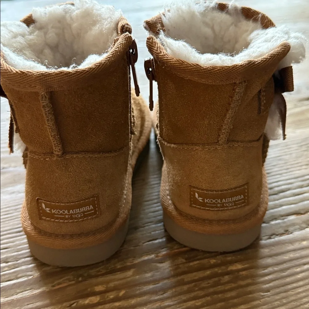 Koolaburra Kids chestnut fur Boots with White Fur